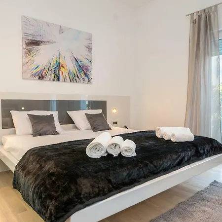 Luxury Shelena فيلة Mravince