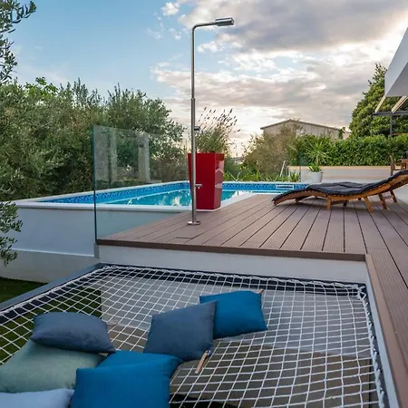 فيلة Luxury Shelena *