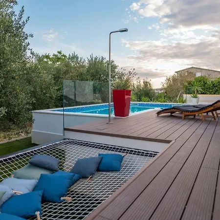 فيلة Luxury Shelena *