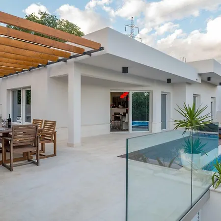 Luxury Shelena Villa