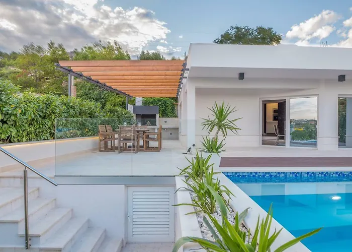 Luxury Shelena Villa Mravince